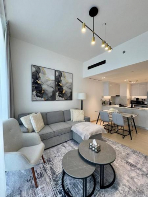 Brand New Premium 1br With Pool View In Jvc